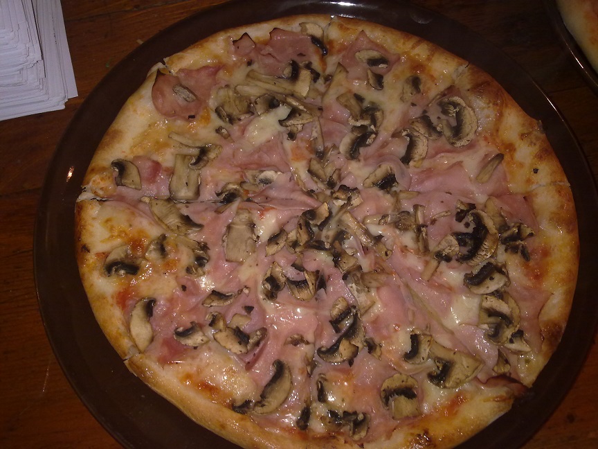 Pizza Medias Prosciutto
